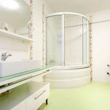 Spacious & Modern 4 Bedroom Flat, Osmanbey, W/lift &ac Διαμέρισμα