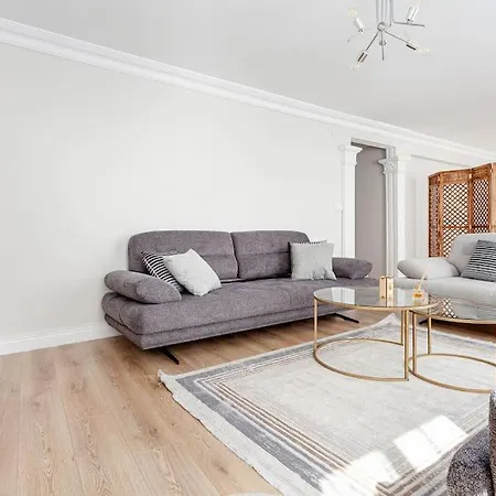 Διαμέρισμα Spacious & Modern 4 Bedroom Flat, Osmanbey, W/lift &ac *